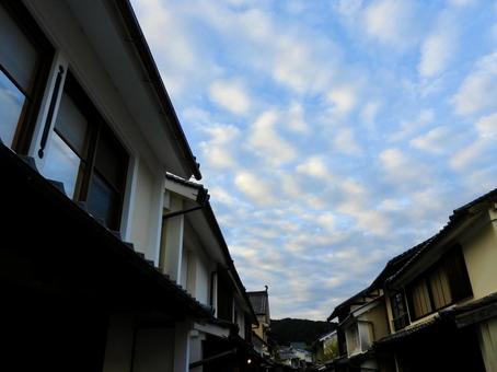 内子町八日市護国の町並みとうろこ雲 内子町八日市護国の町並みとうろこ雲 内子町,八日市,護国の写真素材