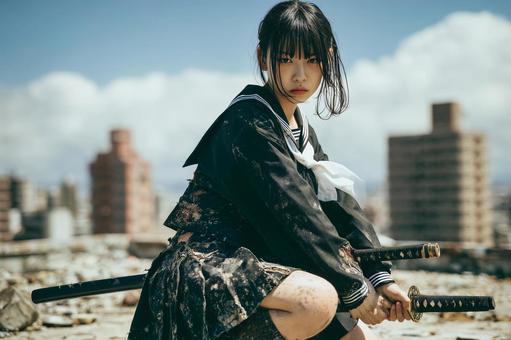 日本刀を持つ眼光するどい女子高生 日本刀を持つ眼光するどい女子高生の写真