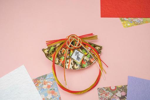 迎春飾りと和紙が並ぶ正月背景 迎春,正月,飾りの写真素材