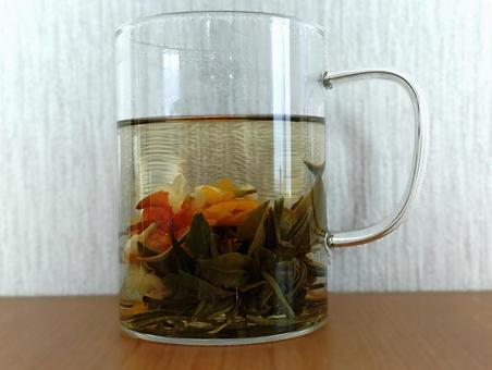 百合、ジャスミン、マリーゴールドの工芸茶 百合、ジャスミン、マリーゴールドの工芸茶の写真