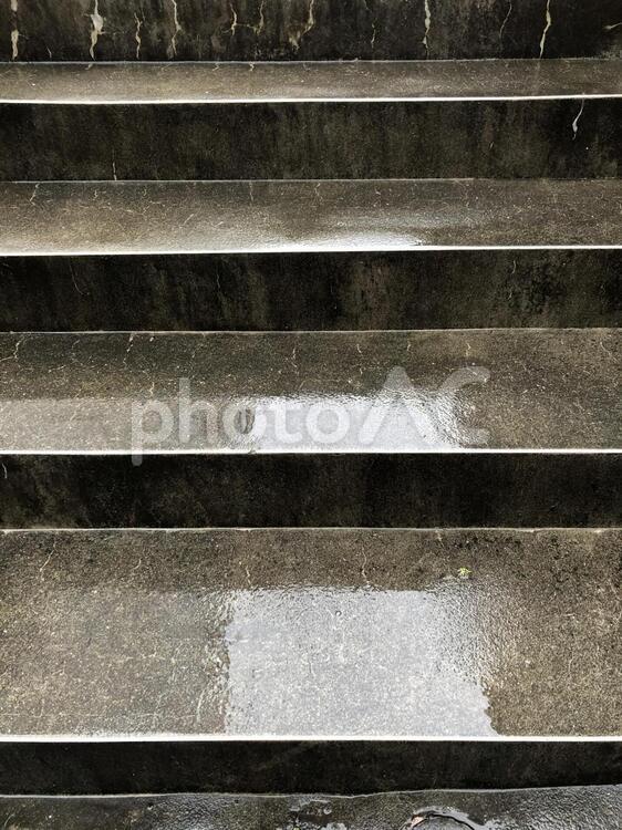 雨の石段 雨,階段,濡れた道の写真素材
