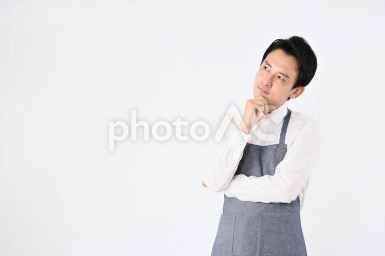 エプロンをつけた男性 スタッフ,店員,笑顔の写真素材
