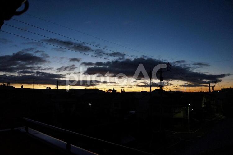 街の朝焼け 夕暮れ,日暮れ,朝焼けの写真素材