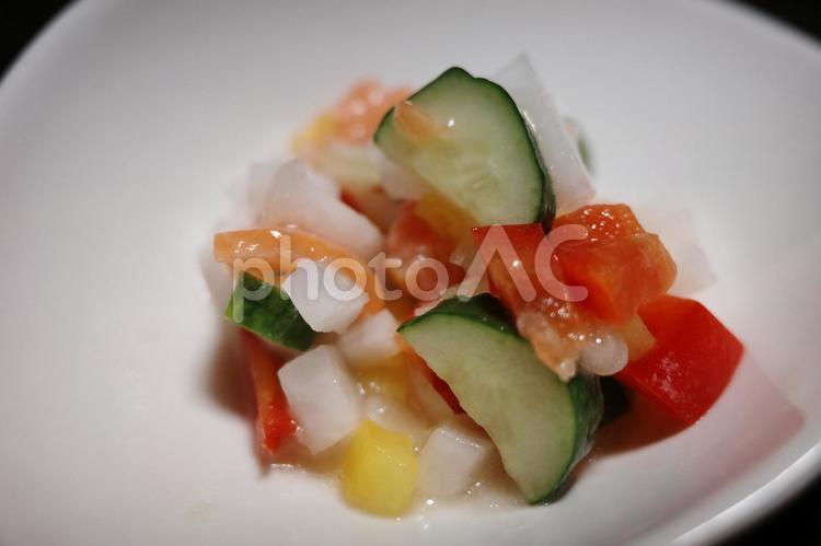 サーモンと野菜のマリネ トマト,玉ねぎ,オリーブオイルの写真素材