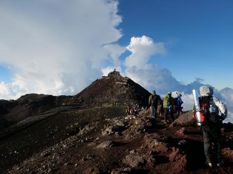 富士山山頂 お鉢巡り 富士山山頂 お鉢巡り 富士山,富士山山頂,影富士の写真素材