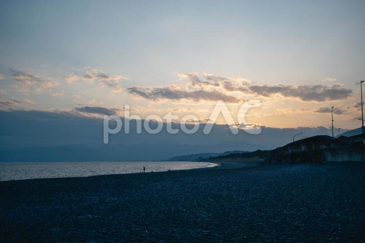 夕暮れの海岸 海,海岸,空の写真素材
