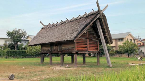 夏の登呂遺跡 高床式倉庫 夏の登呂遺跡 高床式倉庫 登呂遺跡,高床式倉庫,弥生時代の写真素材