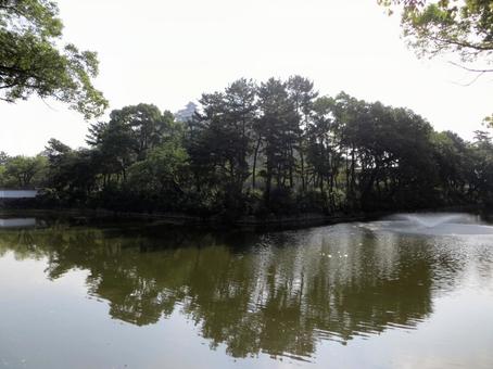 丸亀城 水堀 天守 水鏡 丸亀城 水堀 天守 水鏡 丸亀城,現存天守,高石垣の写真素材