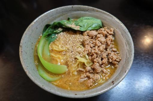 担々麺(ゴマあり、上から) 担々麺(ゴマあり、上から) 担担麺,中華,麺の写真素材