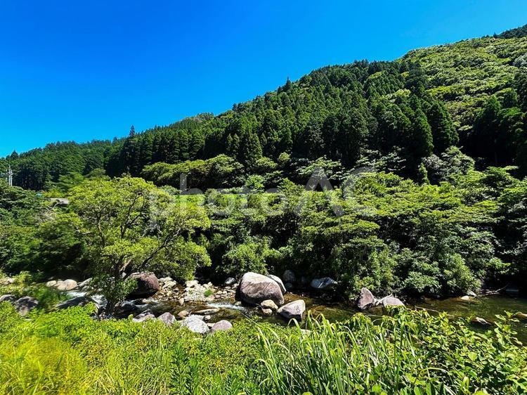 佐賀県と福岡県の県境の緑豊かな山々の風景 佐賀県,福岡県,那珂川の写真素材