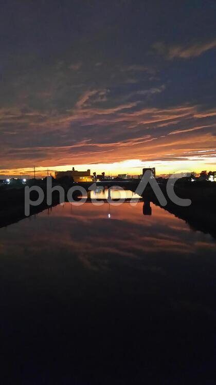 日暮れ   暁   風景   川   たそがれ 日暮れ,水域,暁の写真素材