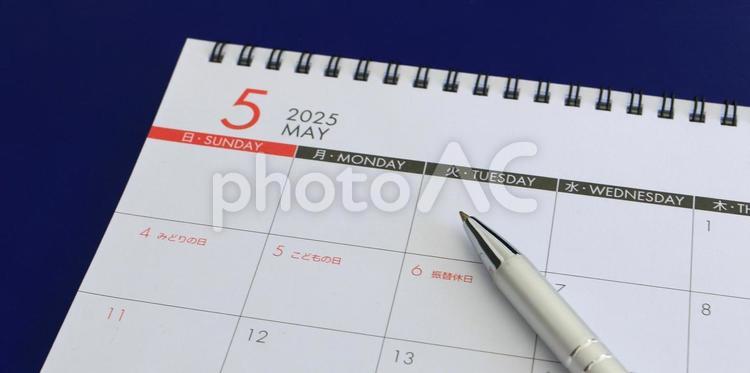 5月のカレンダーとペン　スケジュール管理 5月,カレンダー,バナー素材の写真素材