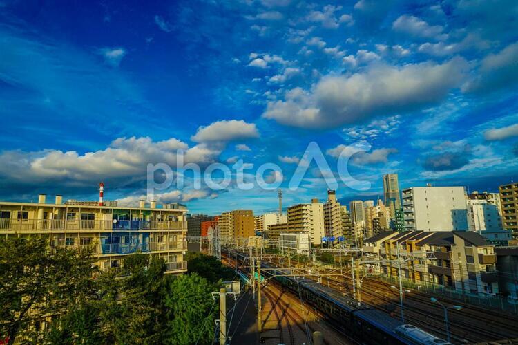 横浜の街並みと秋の空 横浜,みなとみらい,ビジネス街の写真素材