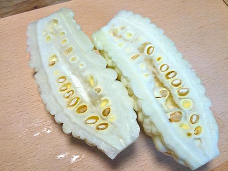 夏の野菜 ゴーヤ(白)断面 夏の野菜 ゴーヤ(白)断面 夏野菜,ゴーヤ,白の写真素材
