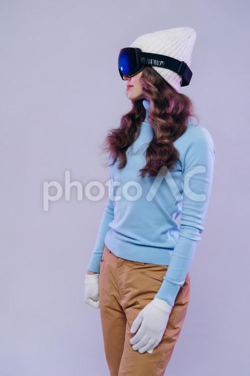 ゴーグルをかけたスキーの装いの女性 冬,スポーツ,ウィンタースポーツの写真素材