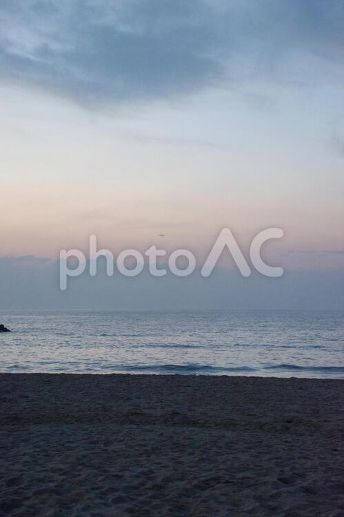 夕方の海 海,夕方,夕焼けの写真素材