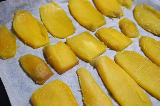 干し芋作り（オーブンレンジ）03 干し芋作り,サツマイモ,薩摩芋の写真素材