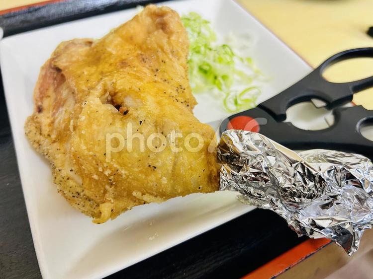 香川で食べたご当地グルメ・骨付鳥 骨付鶏,食事,鶏肉の写真素材