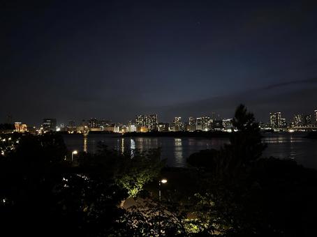 夜のお台場から見た景色 東京湾と摩天楼 夜のお台場から見た景色 東京湾と摩天楼 海,りんかい線,東京の写真素材