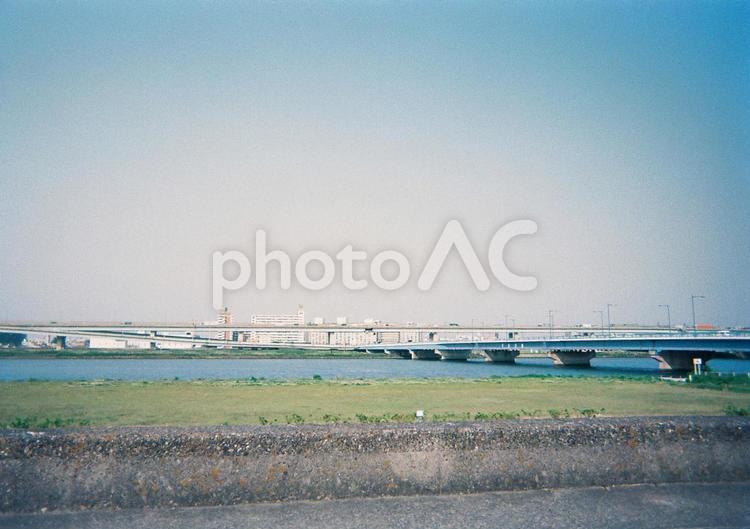 川からの風景（フィルム） 晴天,フィルム,風景の写真素材