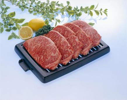 ステーキ用 高級牛肉 ステーキ用 高級牛肉 サーロインステーキ用,ビフテキ,ステーキ用の写真素材