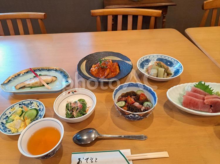 旅行の楽しみ旅館で夕食 旅館,夕食,刺身の写真素材