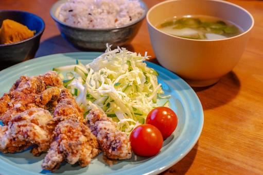 唐揚げの夕食 唐揚げの夕食 夕食,夜ごはん,唐揚げの写真素材