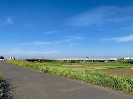 河川敷と空 河川敷と空の写真