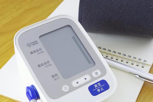 血圧計で健康管理をするイメージ 血圧,血圧計,測定の写真素材
