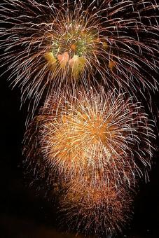 8月中旬のさぬき高松まつり花火大会の風景 8月中旬のさぬき高松まつり花火大会の風景の写真
