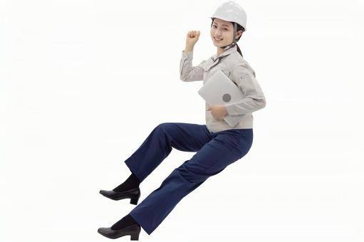 ノートパソコン 作業服の女性 ノートパソコン 作業服の女性 女性,ビジネスウーマン,ジャンプの写真素材