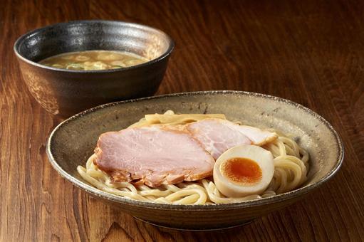 濃厚魚介豚骨つけ麺 濃厚魚介豚骨つけ麺の写真
