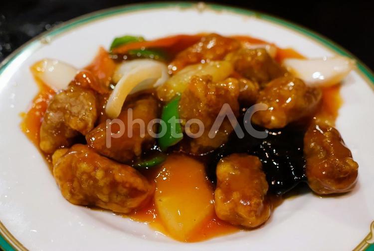 中華料理店の香港風酢豚 酢豚,豚肉,ピーマンの写真素材