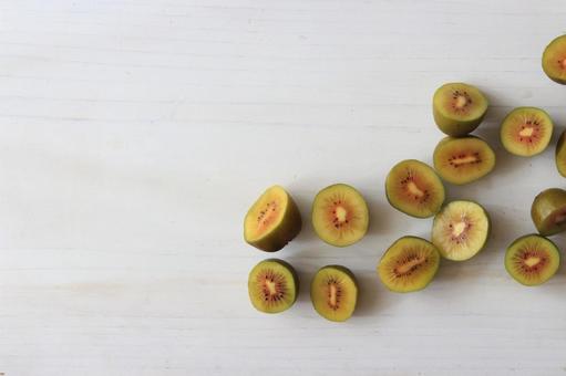 国産の早生キウイフルーツのフレームA キウイフルーツ,フレーム,果物の写真素材