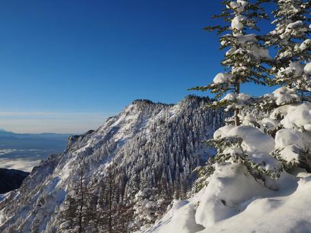 雪景色・冬の浅間山・黒斑山 雪景色・冬の浅間山・黒斑山 浅間山,黒斑山,雪の写真素材
