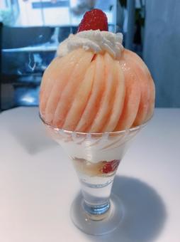可愛い桃パフェ 可愛い桃パフェの写真