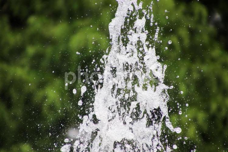 噴水の先端の水しぶき 噴水,水,水しぶきの写真素材