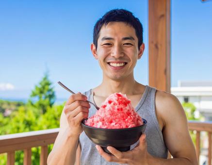 大きなかき氷(いちご味) 大きなかき氷(いちご味)の写真