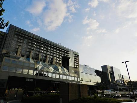 夕方のJR京都駅ビル2 京都駅,京都市,jr西日本の写真素材