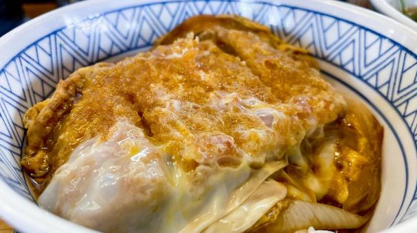 つゆたっぷりカツ丼 カツ丼,豚カツ,卵とじの写真素材