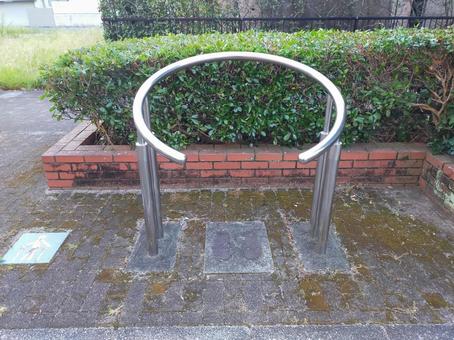 屋外の運動器具 屋外の運動器具の写真