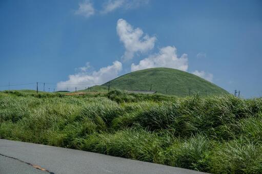 阿蘇山ドライブ ドライブ,車窓,阿蘇山の写真素材