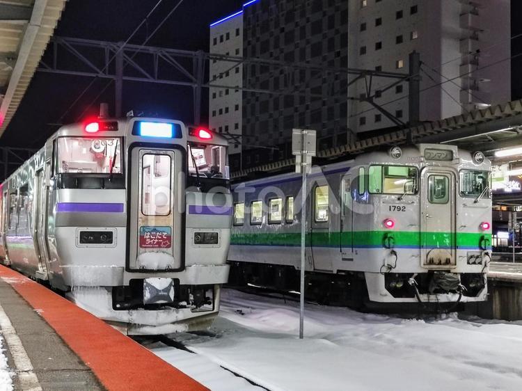 JR北海道、函館駅、ホーム 鉄道,交通,電車の写真素材