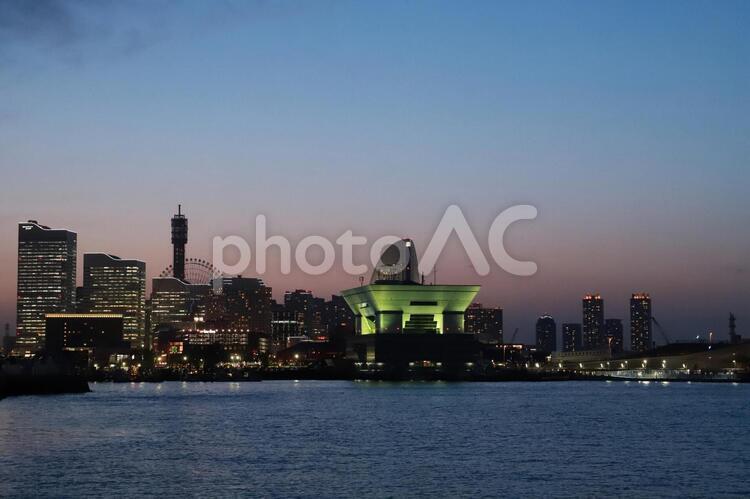 みなとみらいの夕景 ビル,建物,光の写真素材