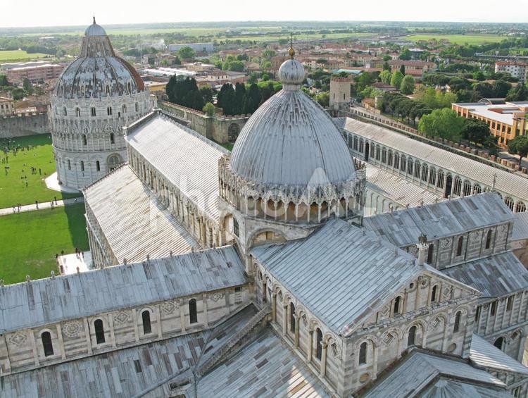 ピサ　ピサの斜塔からのドゥオーモ ピサ,イタリア,旅の写真素材