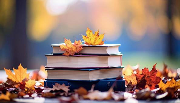 読書の秋 机の上の本 落ち葉の紅葉 読書の秋 机の上の本 落ち葉の紅葉の写真