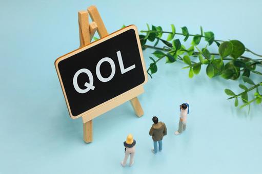 QOLと書かれた文字素材 qol,qualityoflife,クオリティオブライフの写真素材
