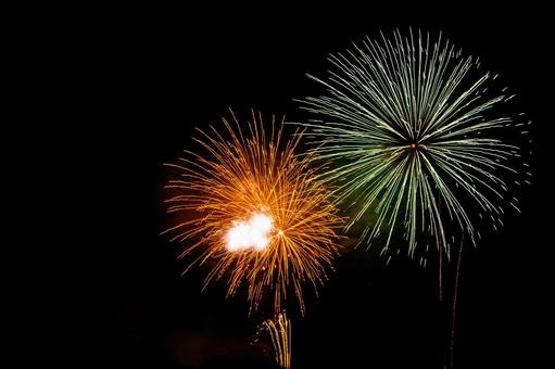 夏の花火大会の打ち上げ花火 花火,打ち上げ花火,打上花火の写真素材