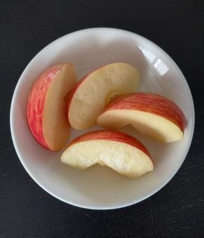 R7.10.21 カットりんご早生フジ R7.10.21 カットりんご早生フジ カットりんご,りんご,早生フジの写真素材