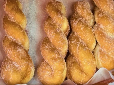 ねじりパン パン屋,食事,焼き立ての写真素材